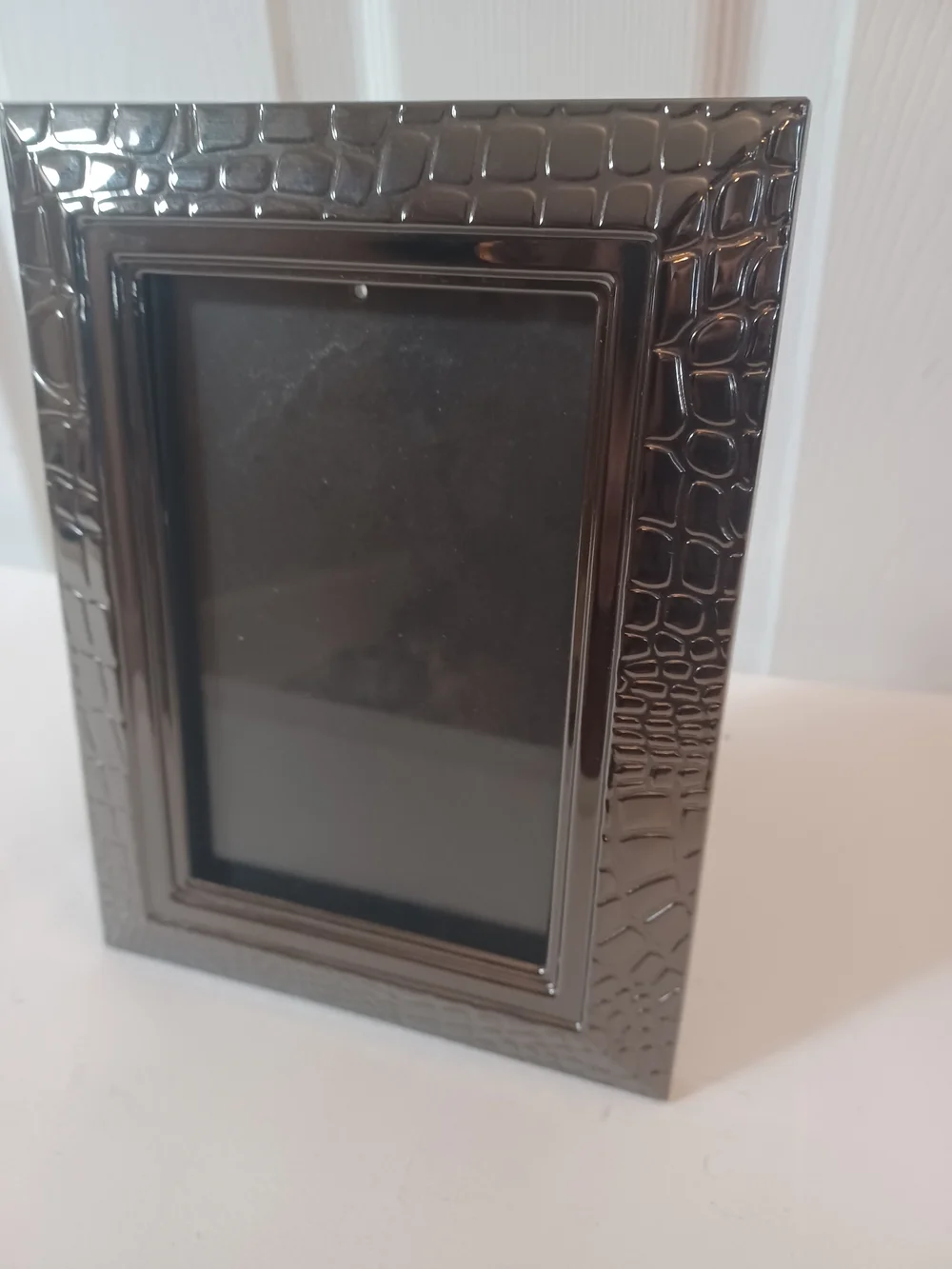 Sixtrees Black Croc Textured Metal 4x6 Photo Frame - Model 68746